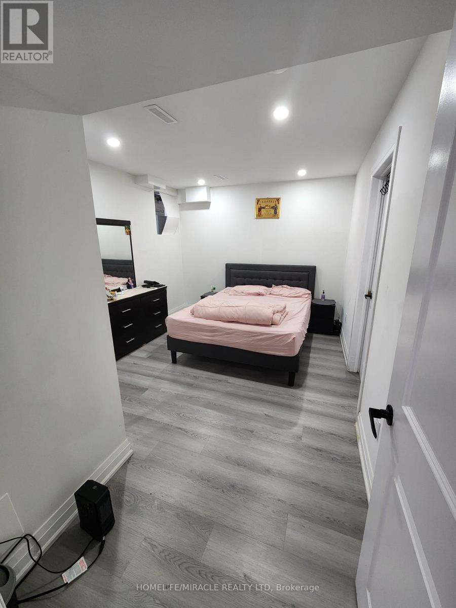 33 Trellanock Road, Brampton, Ontario  L6Y 6K8 - Photo 2 - W12572234