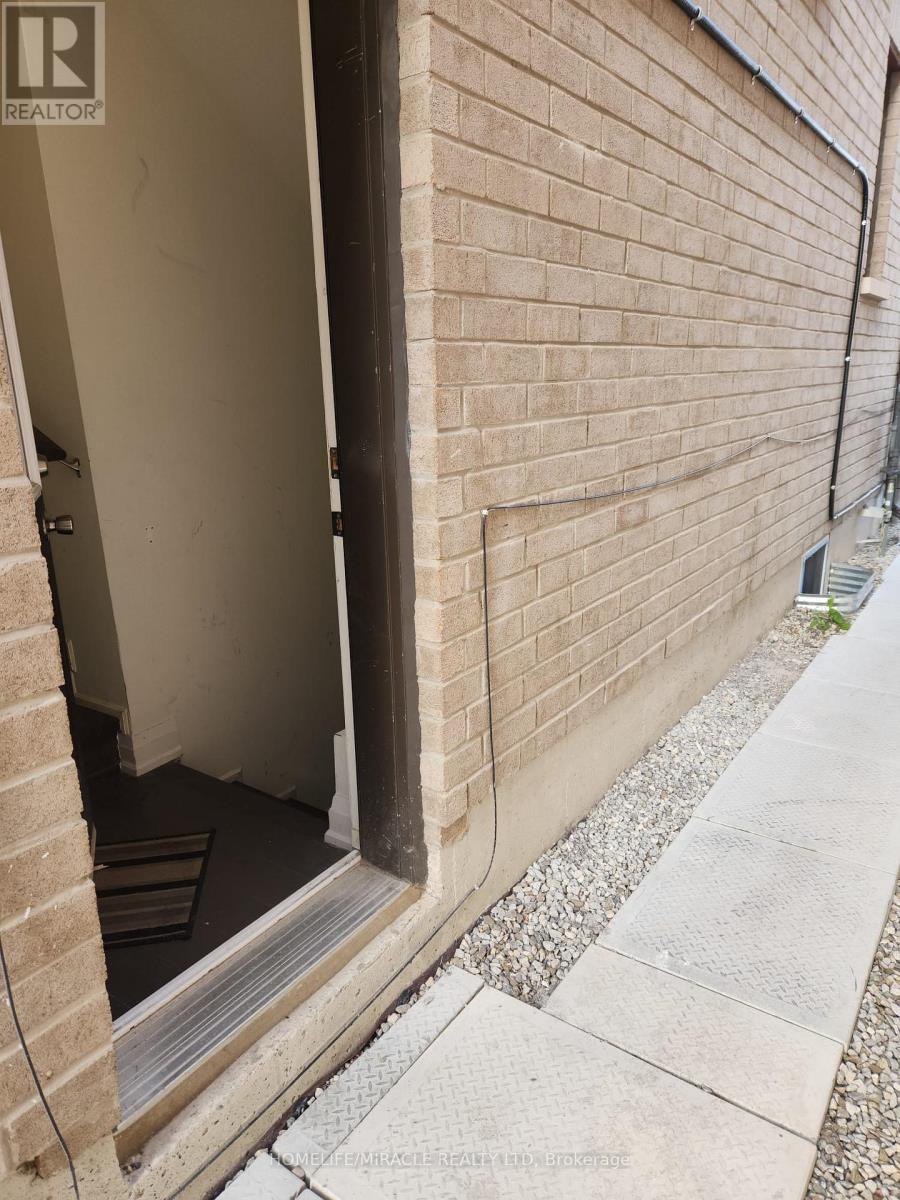 33 Trellanock Road, Brampton, Ontario  L6Y 6K8 - Photo 6 - W12572234