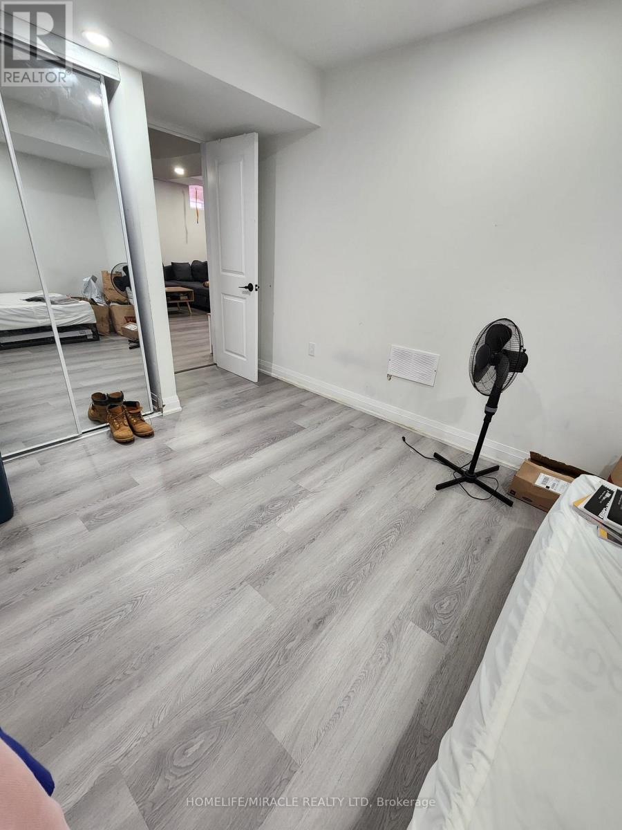 33 Trellanock Road, Brampton, Ontario  L6Y 6K8 - Photo 8 - W12572234