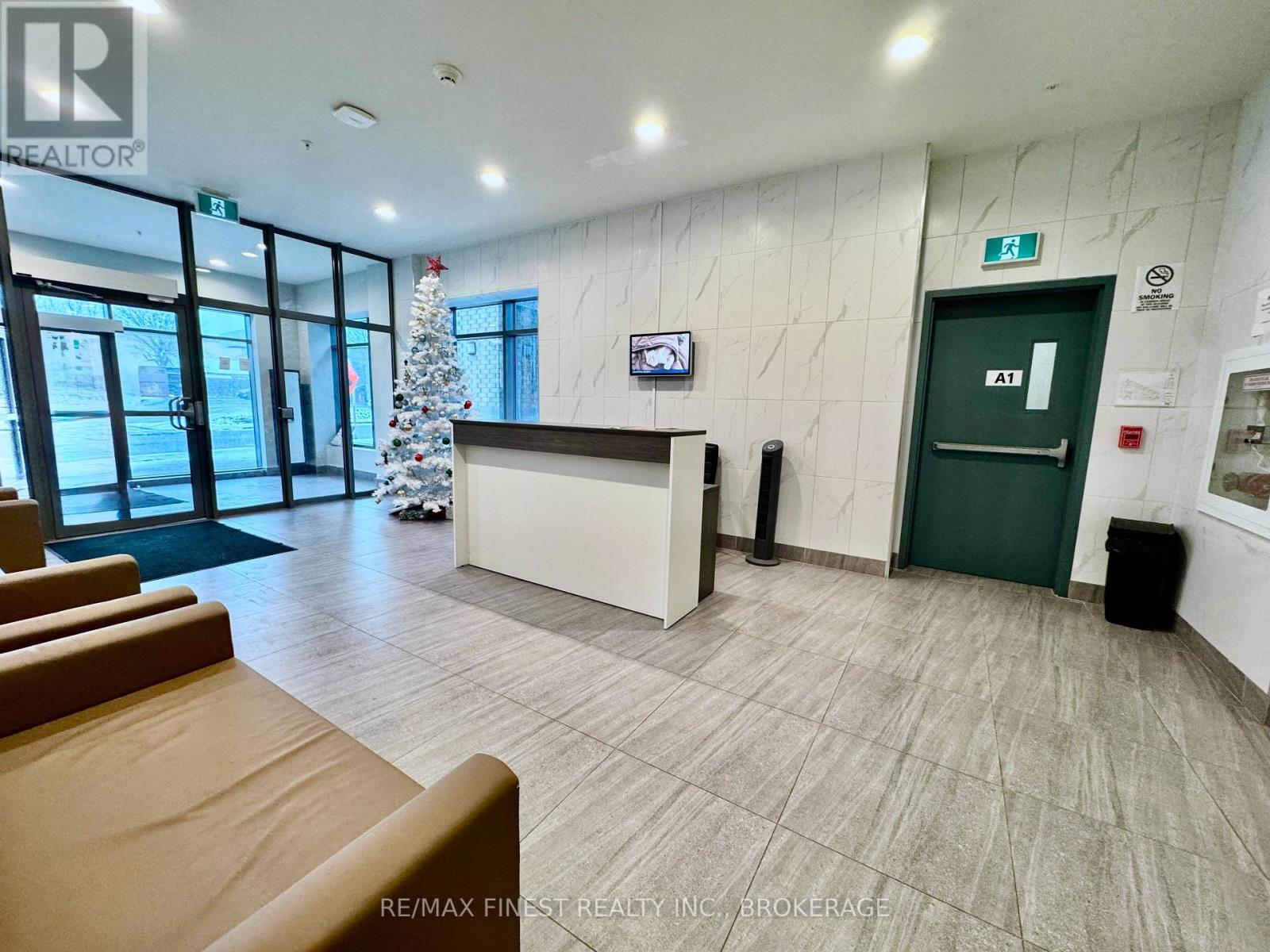 733 - 652 Princess Street, Kingston, Ontario  K7L 1E5 - Photo 2 - X12572356