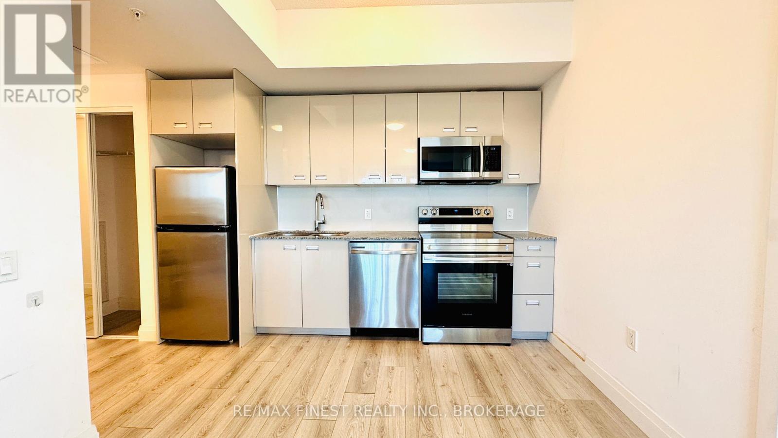 733 - 652 Princess Street, Kingston, Ontario  K7L 1E5 - Photo 5 - X12572356