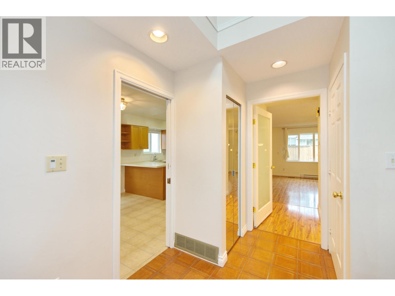 7203 Bridlewood Court, Burnaby, British Columbia  V5A 4A4 - Photo 3 - R3069535