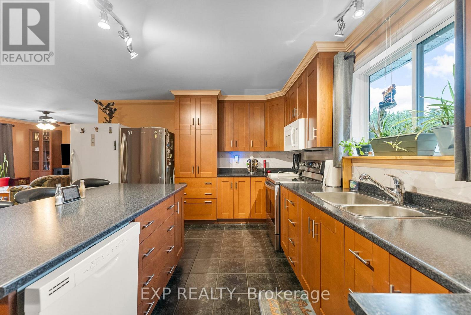 716 Cybulski Road, Madawaska Valley, Ontario  K0J 1B0 - Photo 17 - X12544876