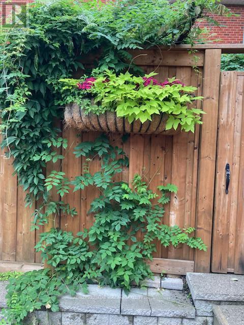 119 John West Way, Aurora, Ontario  L4G 7E3 - Photo 8 - N12560384