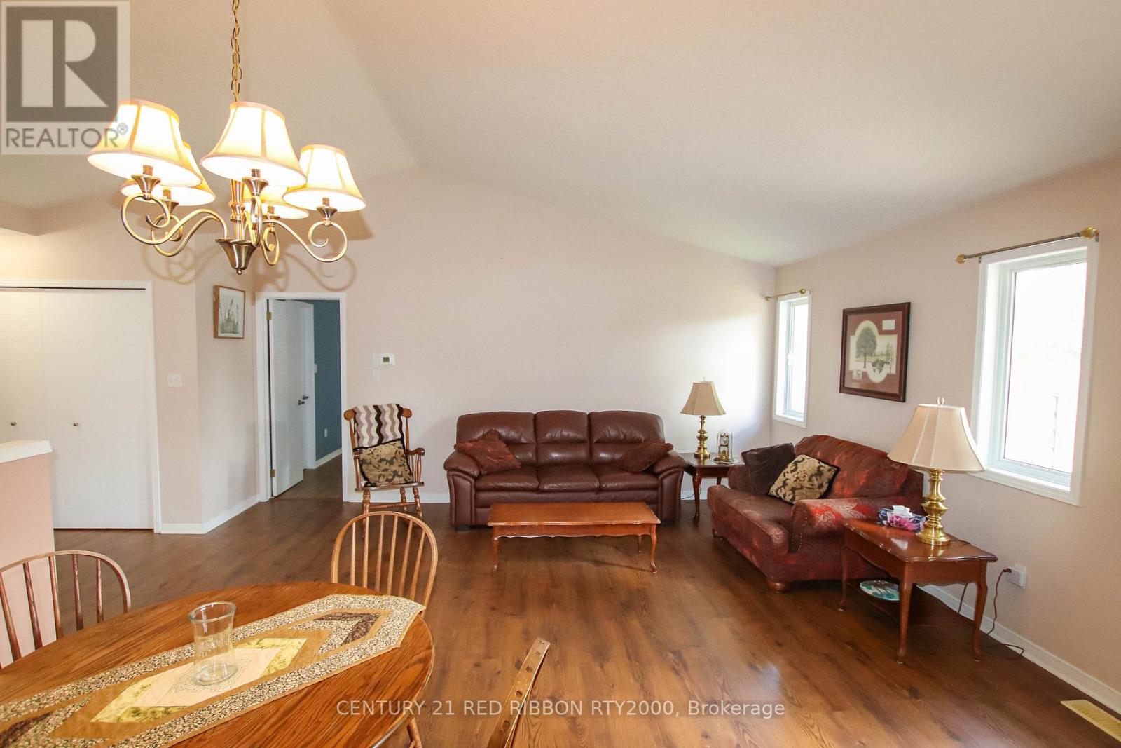 17 - 375 Scott Street E, Strathroy-Caradoc, Ontario  N7G 4G7 - Photo 12 - X12572314
