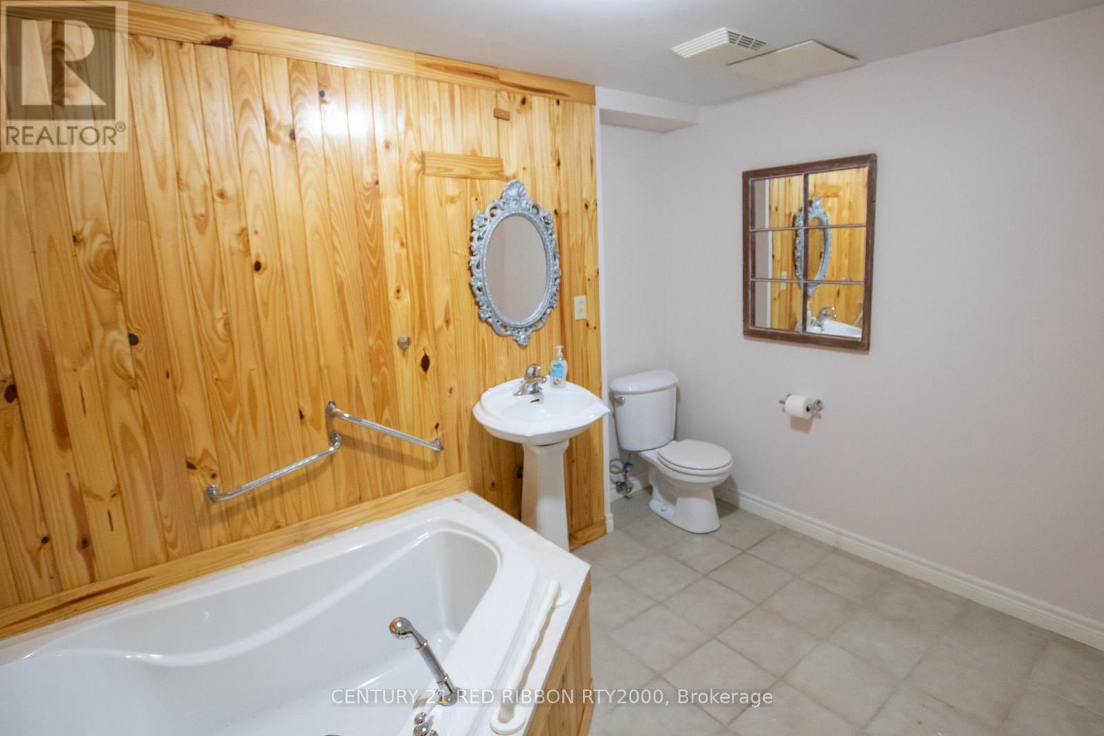 17 - 375 Scott Street E, Strathroy-Caradoc, Ontario  N7G 4G7 - Photo 35 - X12572314