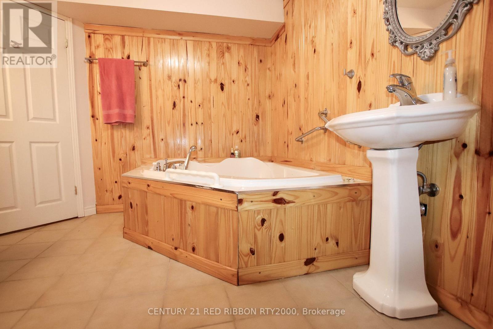 17 - 375 Scott Street E, Strathroy-Caradoc, Ontario  N7G 4G7 - Photo 36 - X12572314