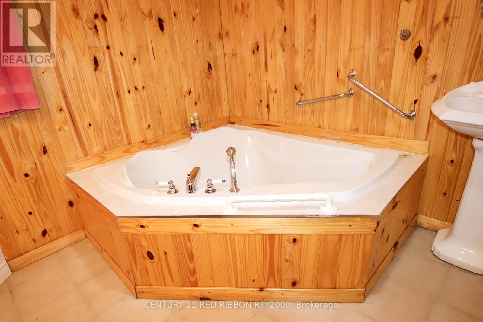 17 - 375 Scott Street E, Strathroy-Caradoc, Ontario  N7G 4G7 - Photo 37 - X12572314