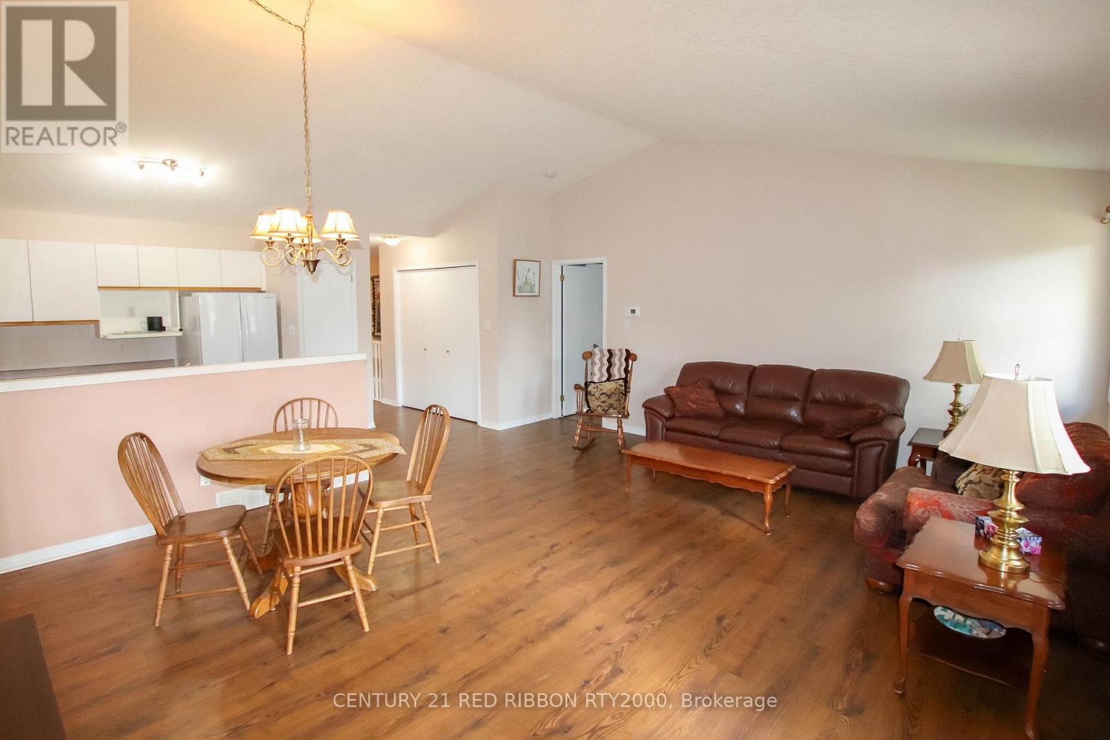 17 - 375 Scott Street E, Strathroy-Caradoc, Ontario  N7G 4G7 - Photo 9 - X12572314