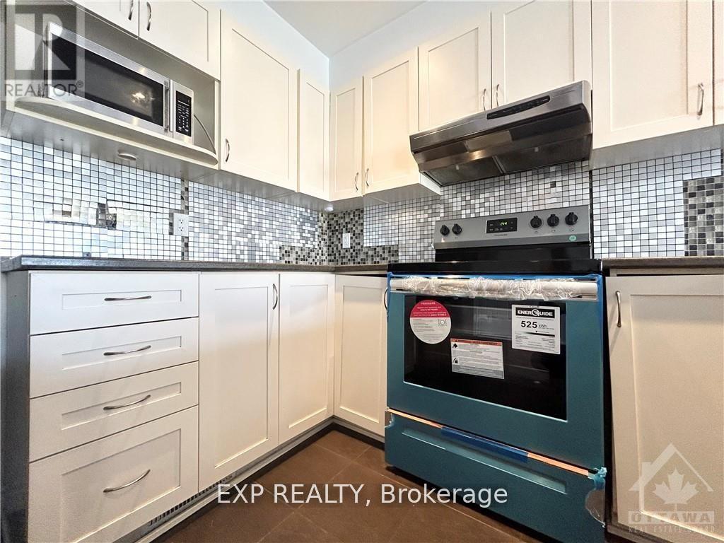 649 Clearbrook Drive, Ottawa, Ontario  K2J 5S1 - Photo 10 - X12572338