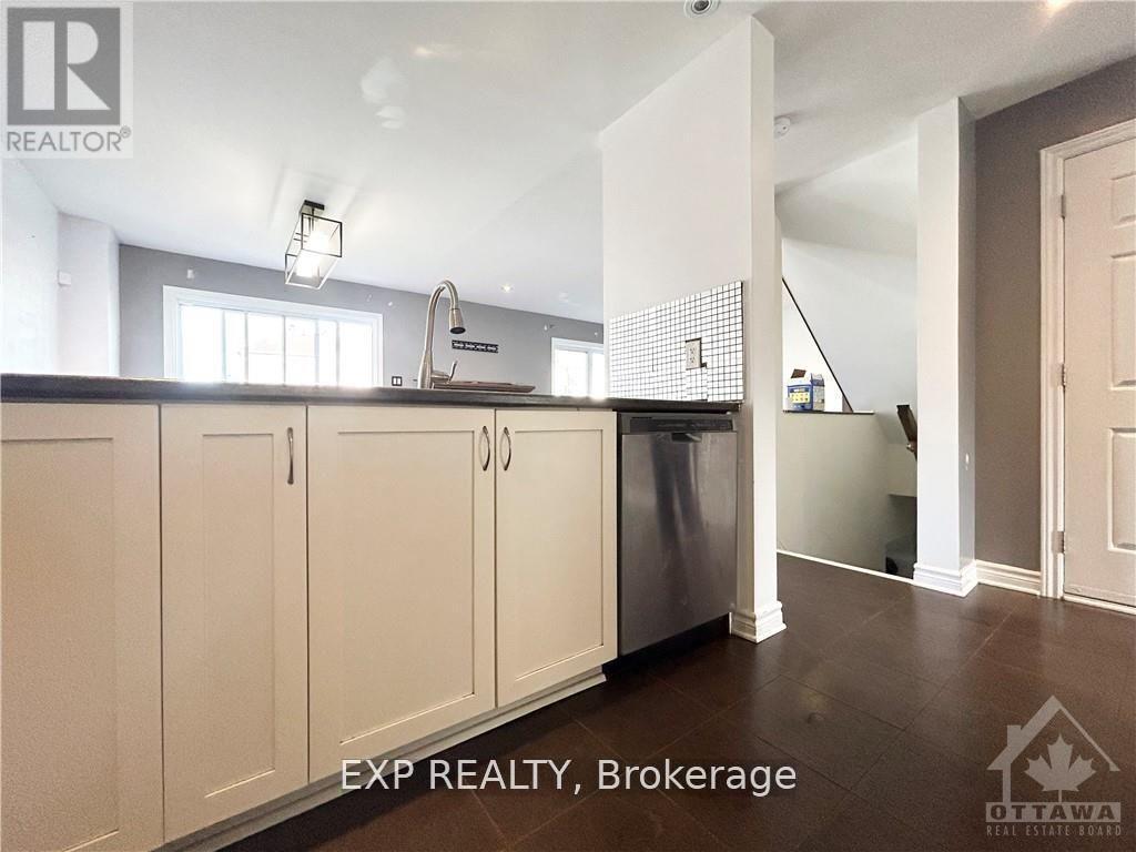 649 Clearbrook Drive, Ottawa, Ontario  K2J 5S1 - Photo 11 - X12572338