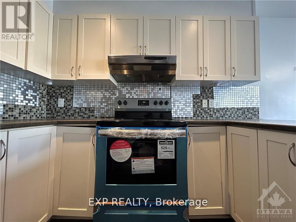 649 Clearbrook Drive, Ottawa, Ontario  K2J 5S1 - Photo 12 - X12572338