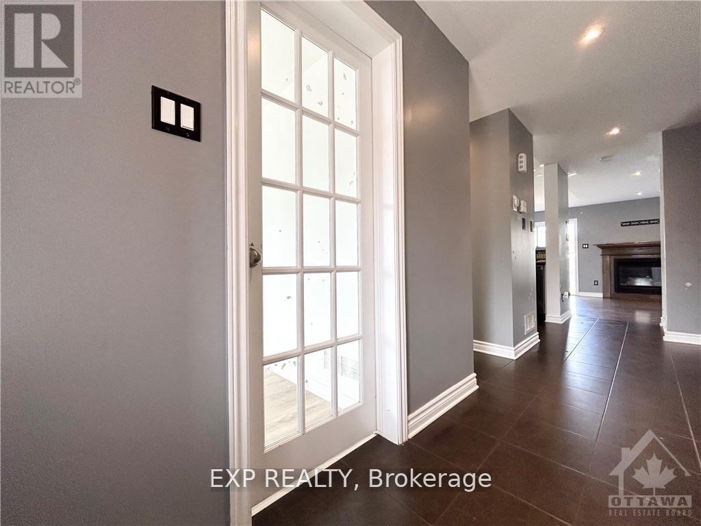649 Clearbrook Drive, Ottawa, Ontario  K2J 5S1 - Photo 4 - X12572338