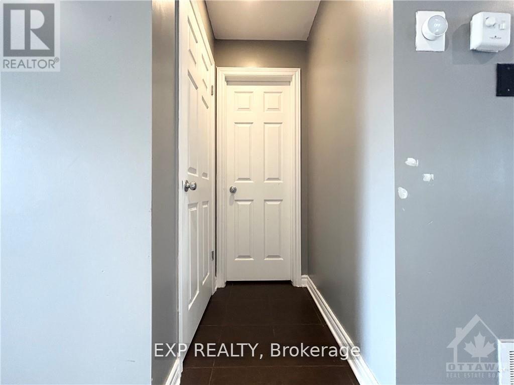 649 Clearbrook Drive, Ottawa, Ontario  K2J 5S1 - Photo 6 - X12572338