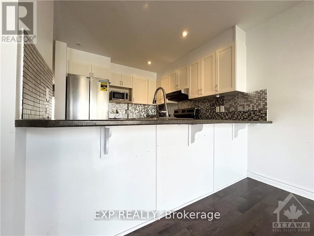 649 Clearbrook Drive, Ottawa, Ontario  K2J 5S1 - Photo 8 - X12572338