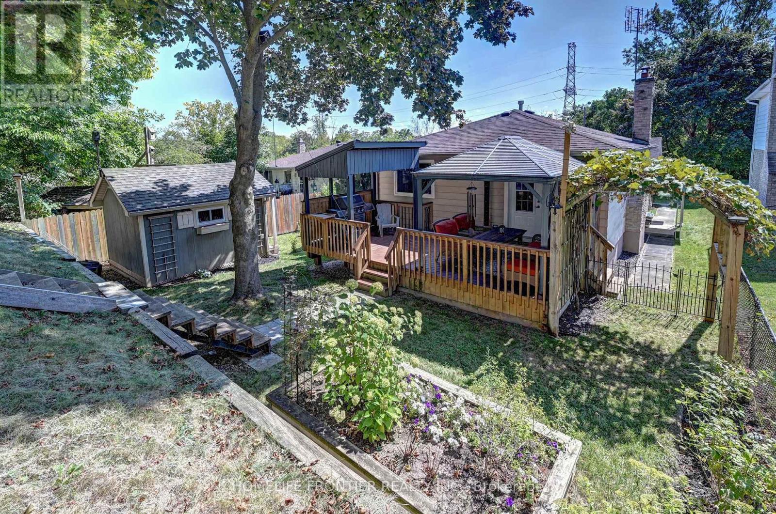 121 Forest Road, Brantford, Ontario  N3S 7L5 - Photo 32 - X12572226