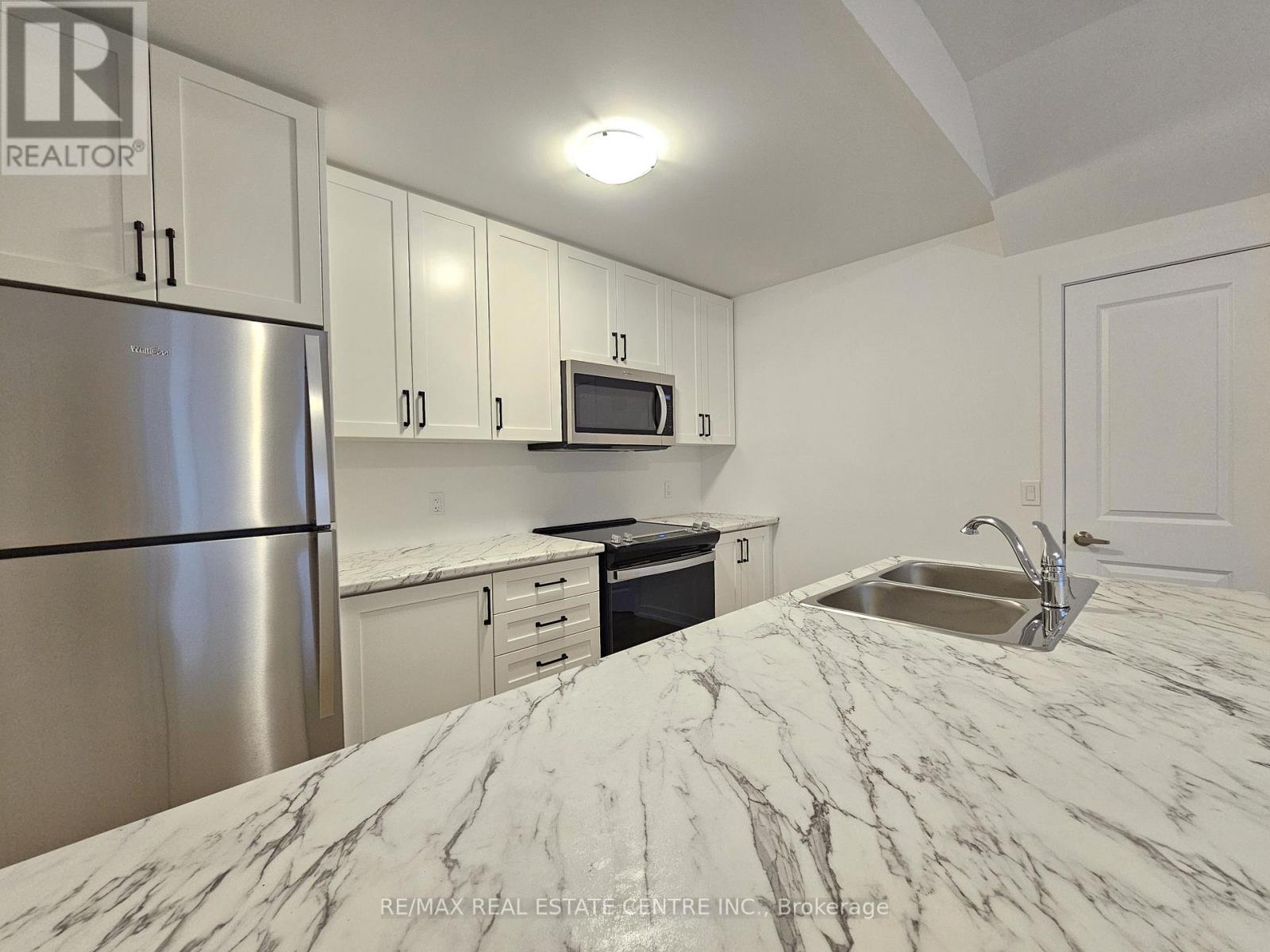 11 - 70 Kenesky Drive, Hamilton, Ontario  L8B 1Y4 - Photo 10 - X12572254