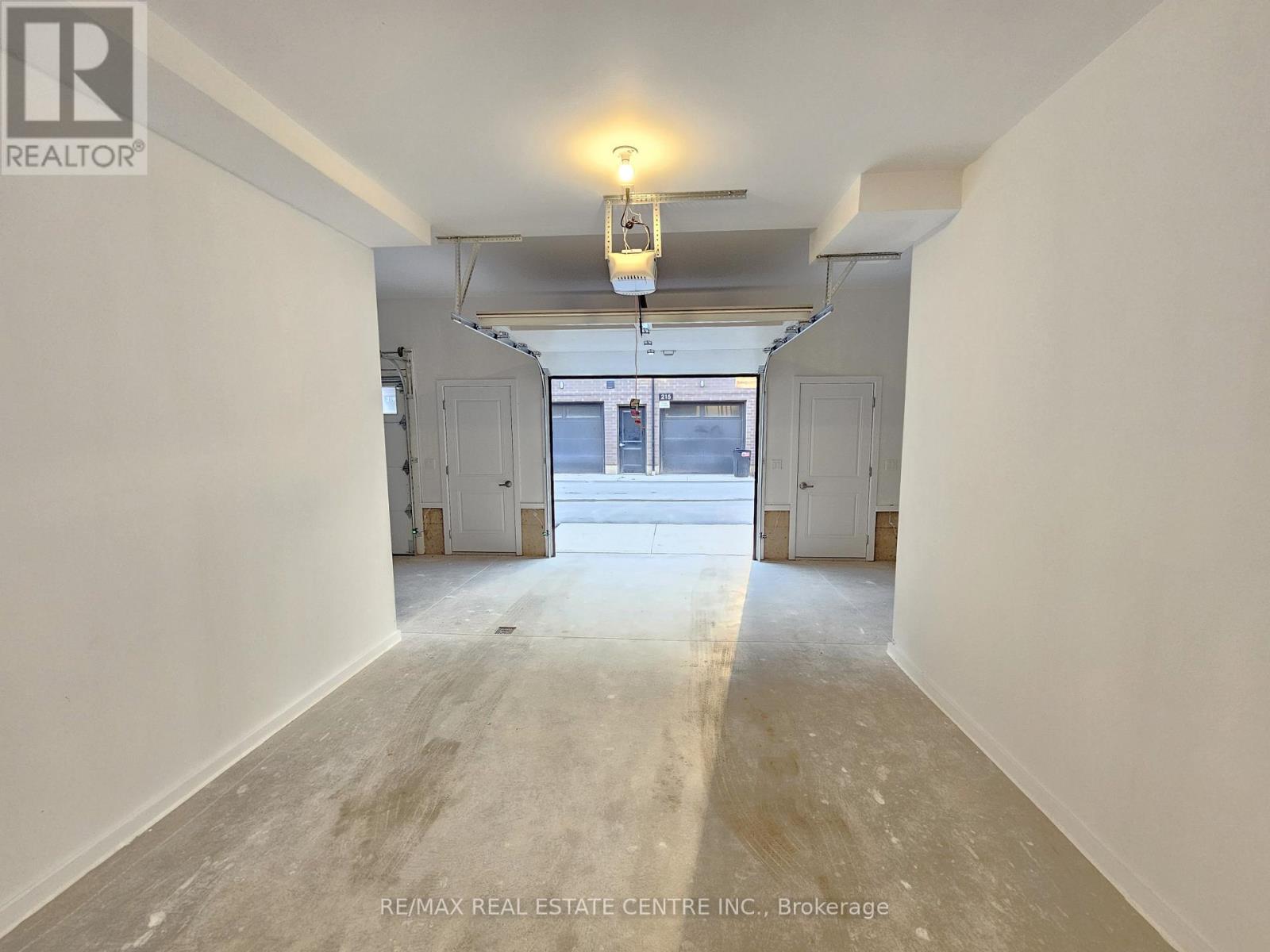 11 - 70 Kenesky Drive, Hamilton, Ontario  L8B 1Y4 - Photo 20 - X12572254