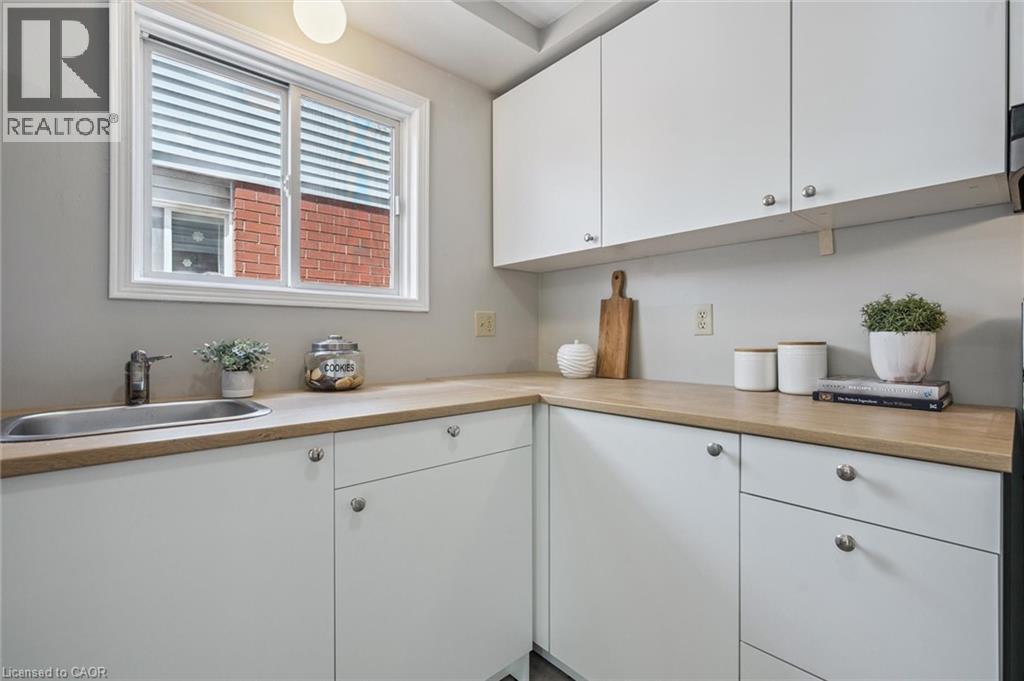 71 Moss Place, Guelph, Ontario  N1G 4V3 - Photo 16 - 40790105