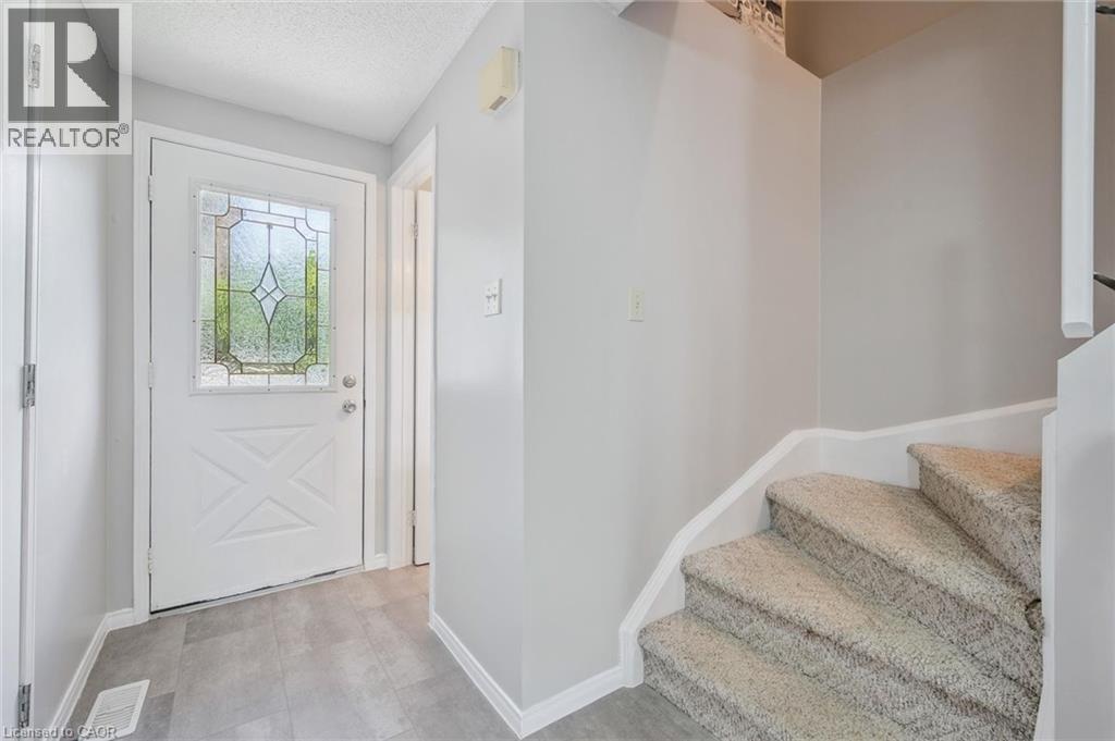 71 Moss Place, Guelph, Ontario  N1G 4V3 - Photo 6 - 40790105