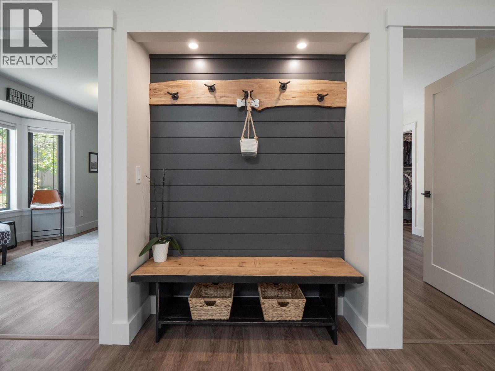 655 Dougall Road, Gibsons, British Columbia  V0N 1V8 - Photo 3 - R3069547