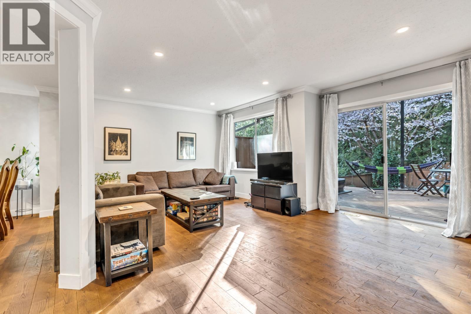 5853 Grousewoods Crescent, North Vancouver, British Columbia  V7R 4V3 - Photo 3 - R3069554