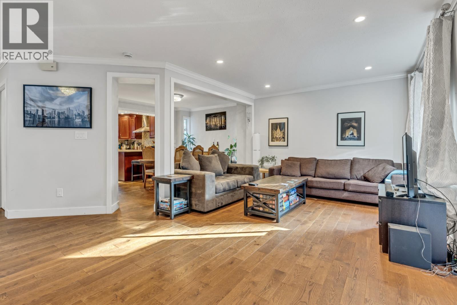 5853 Grousewoods Crescent, North Vancouver, British Columbia  V7R 4V3 - Photo 4 - R3069554