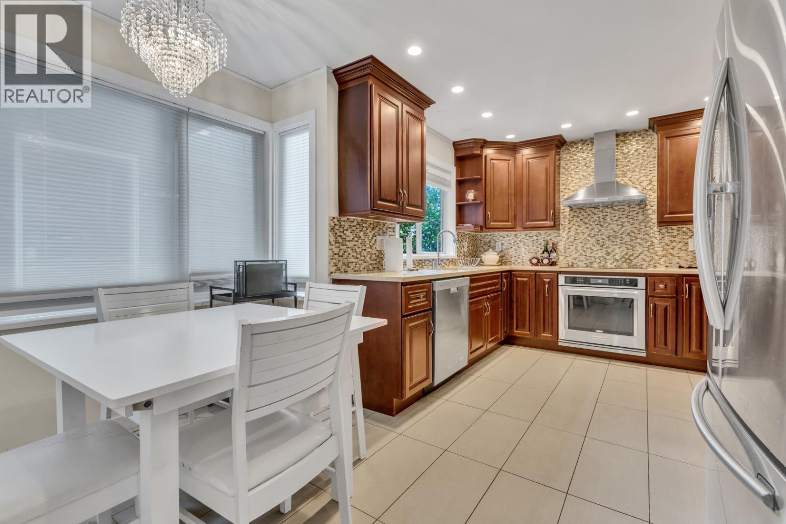 5853 Grousewoods Crescent, North Vancouver, British Columbia  V7R 4V3 - Photo 6 - R3069554