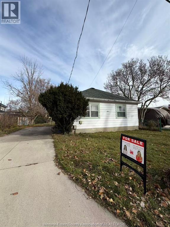 MLS# 25029406: 11 O'NEIL STREET, Chatham, Canada