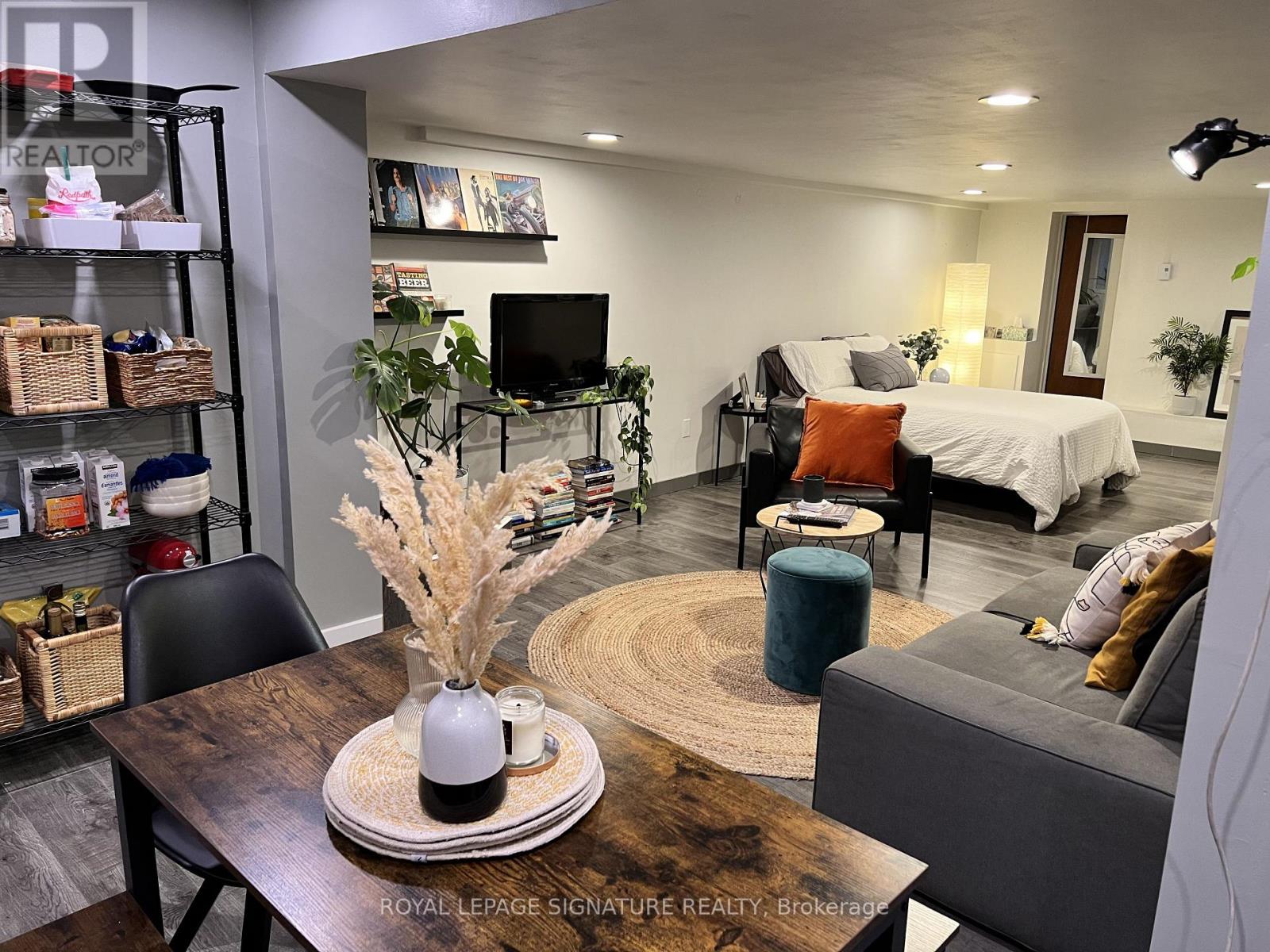 B - 203 Caledonia Road, Toronto, Ontario  M6E 4S9 - Photo 6 - W12572164