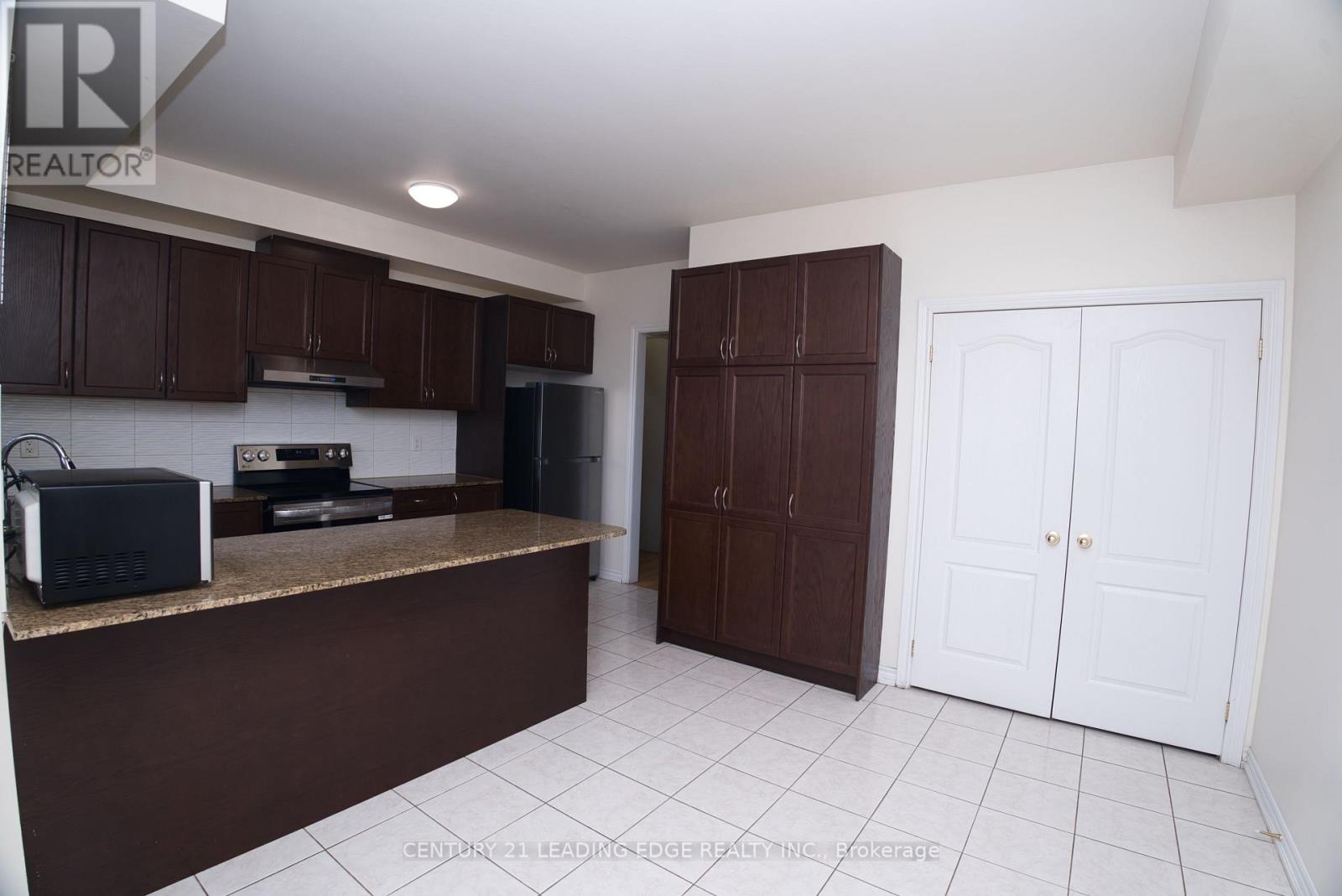 26 Shiff Crescent, Brampton (Heart Lake East), Ontario  L6Z 0H5 - Photo 13 - W12570394