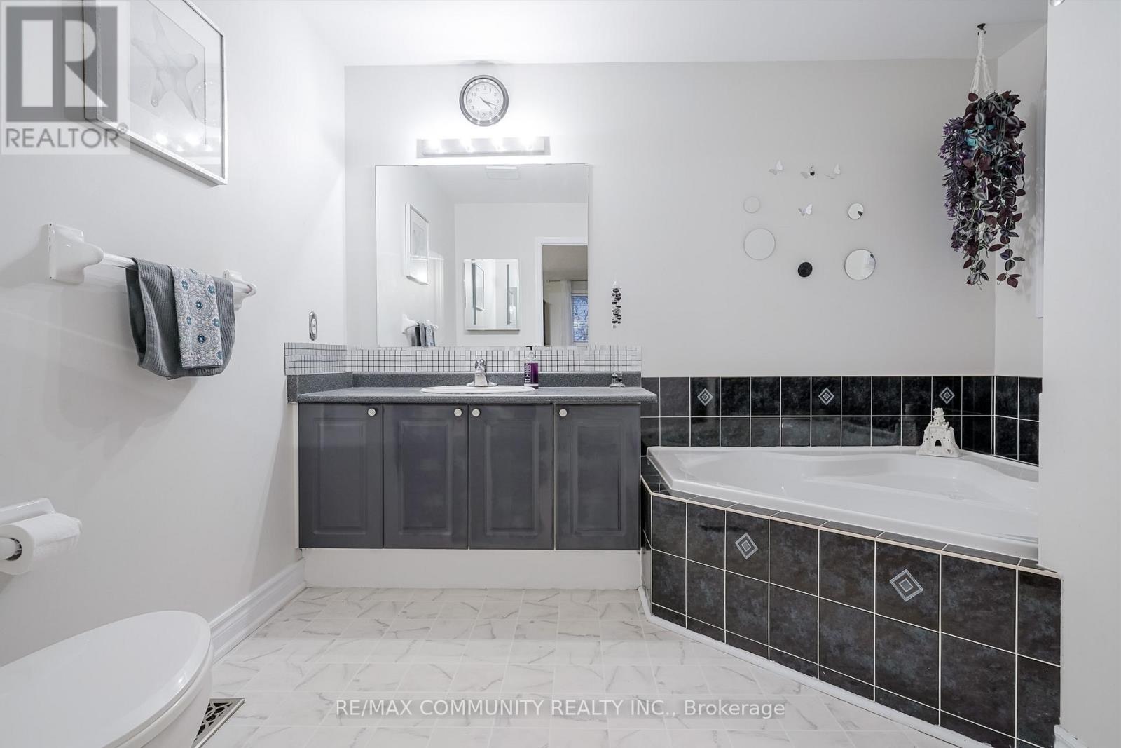 4 Edgerton Drive N, Clarington, Ontario  L1C 4S6 - Photo 36 - E12572298