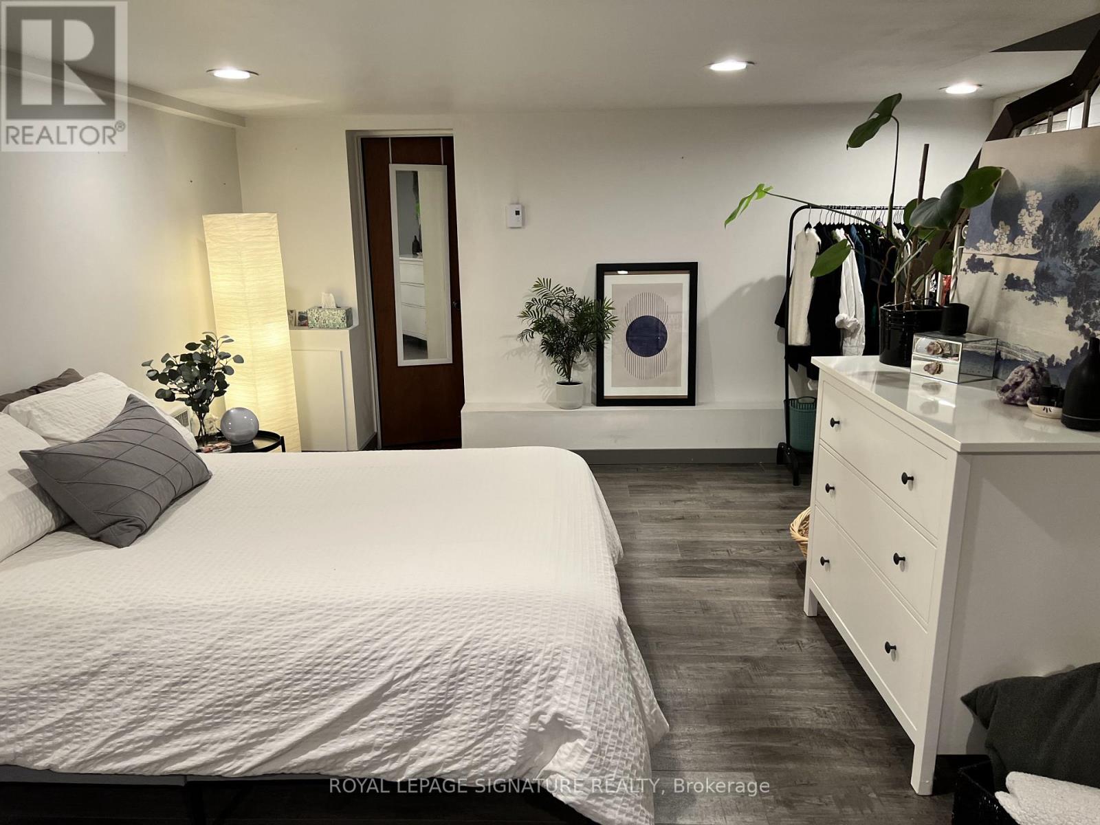 B - 203 Caledonia Road, Toronto, Ontario  M6E 4S9 - Photo 7 - W12572164