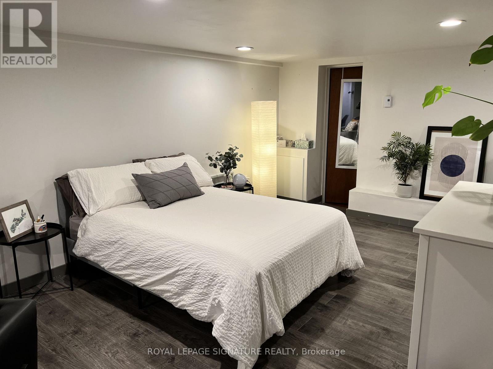 B - 203 Caledonia Road, Toronto, Ontario  M6E 4S9 - Photo 8 - W12572164