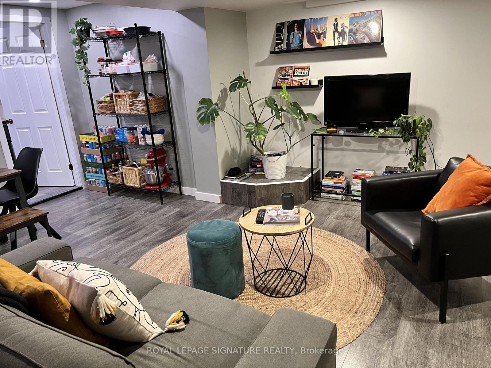 B - 203 Caledonia Road, Toronto, Ontario  M6E 4S9 - Photo 4 - W12572164