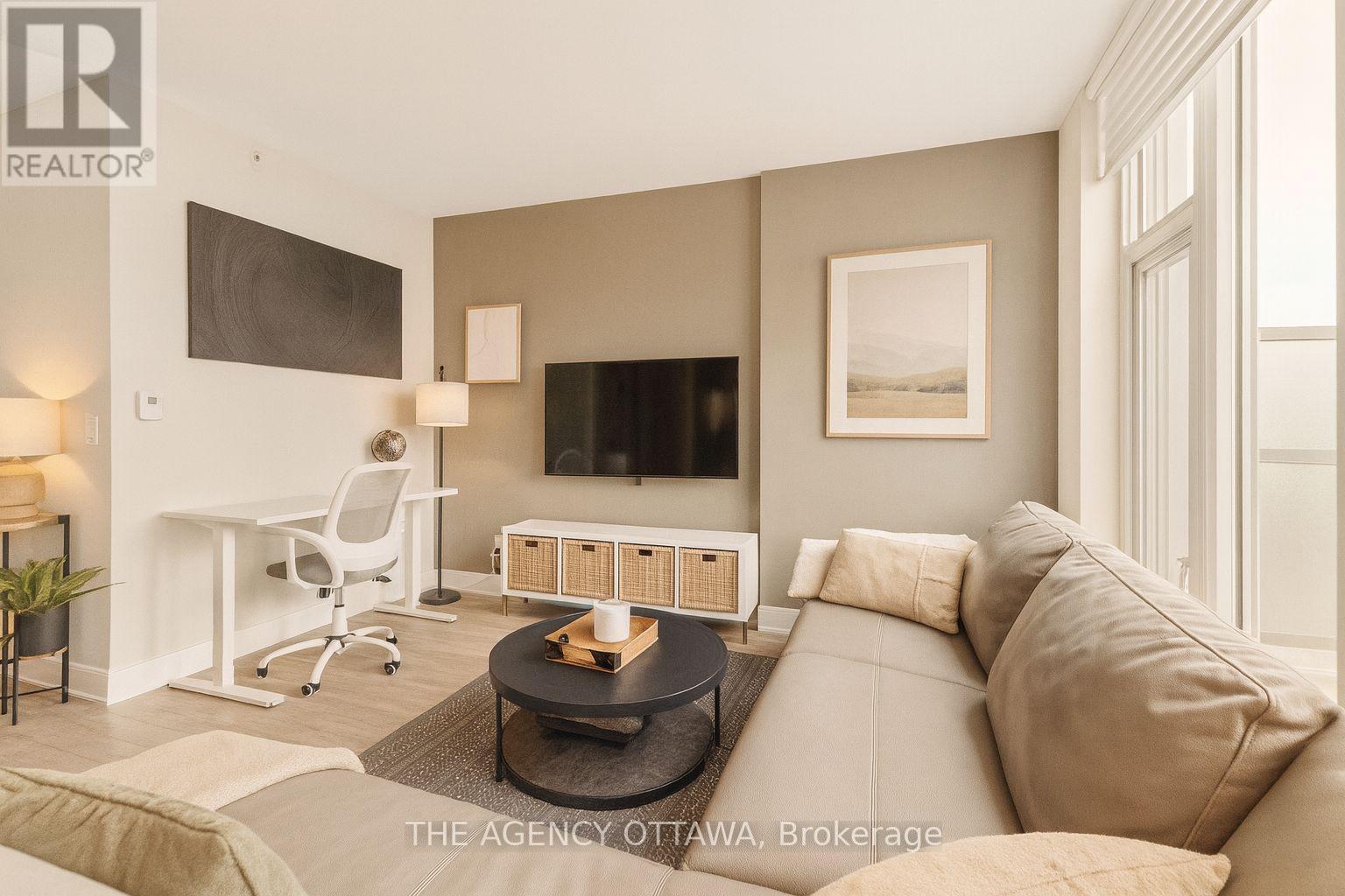 406 - 118 Holmwood Avenue, Ottawa, Ontario  K1S 5J5 - Photo 3 - X12497052