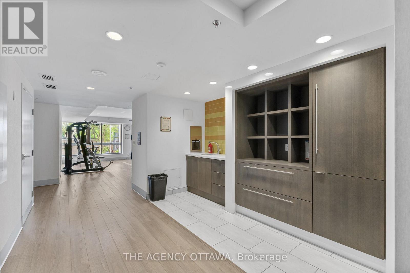 406 - 118 Holmwood Avenue, Ottawa, Ontario  K1S 5J5 - Photo 6 - X12497052