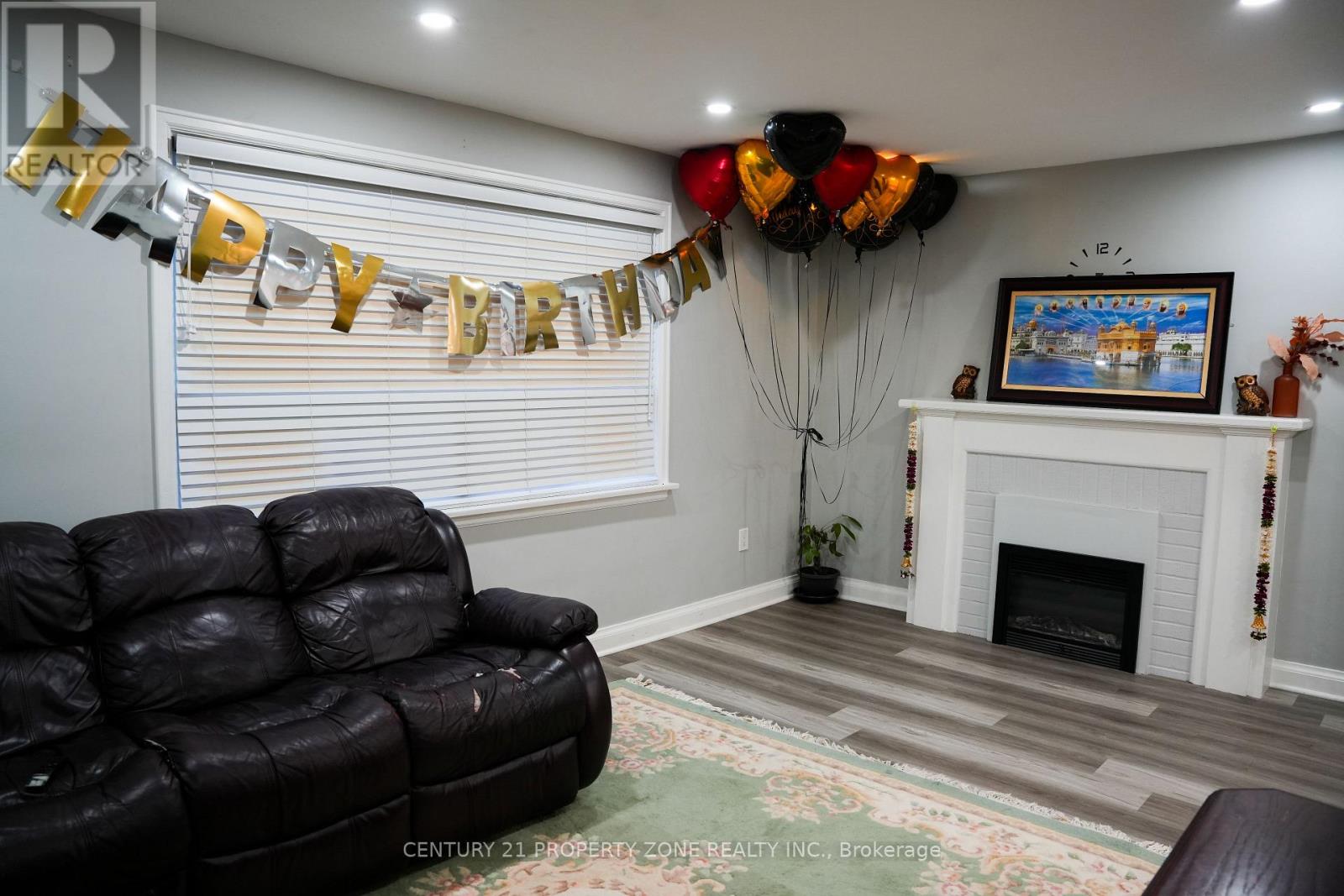 116 Elliot Street, Brampton, Ontario  L6Y 1W4 - Photo 4 - W12529774