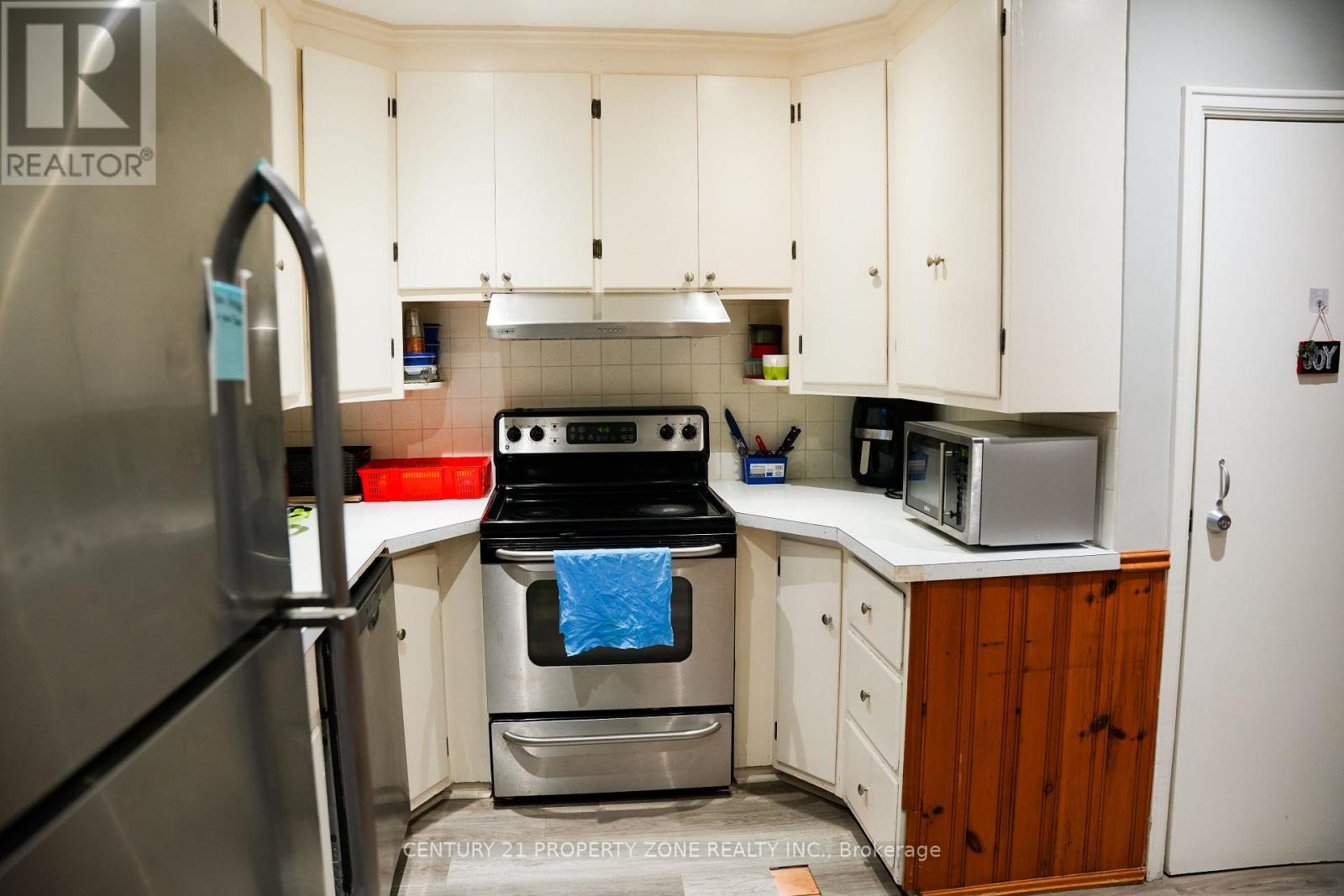 116 Elliot Street, Brampton, Ontario  L6Y 1W4 - Photo 2 - W12529774