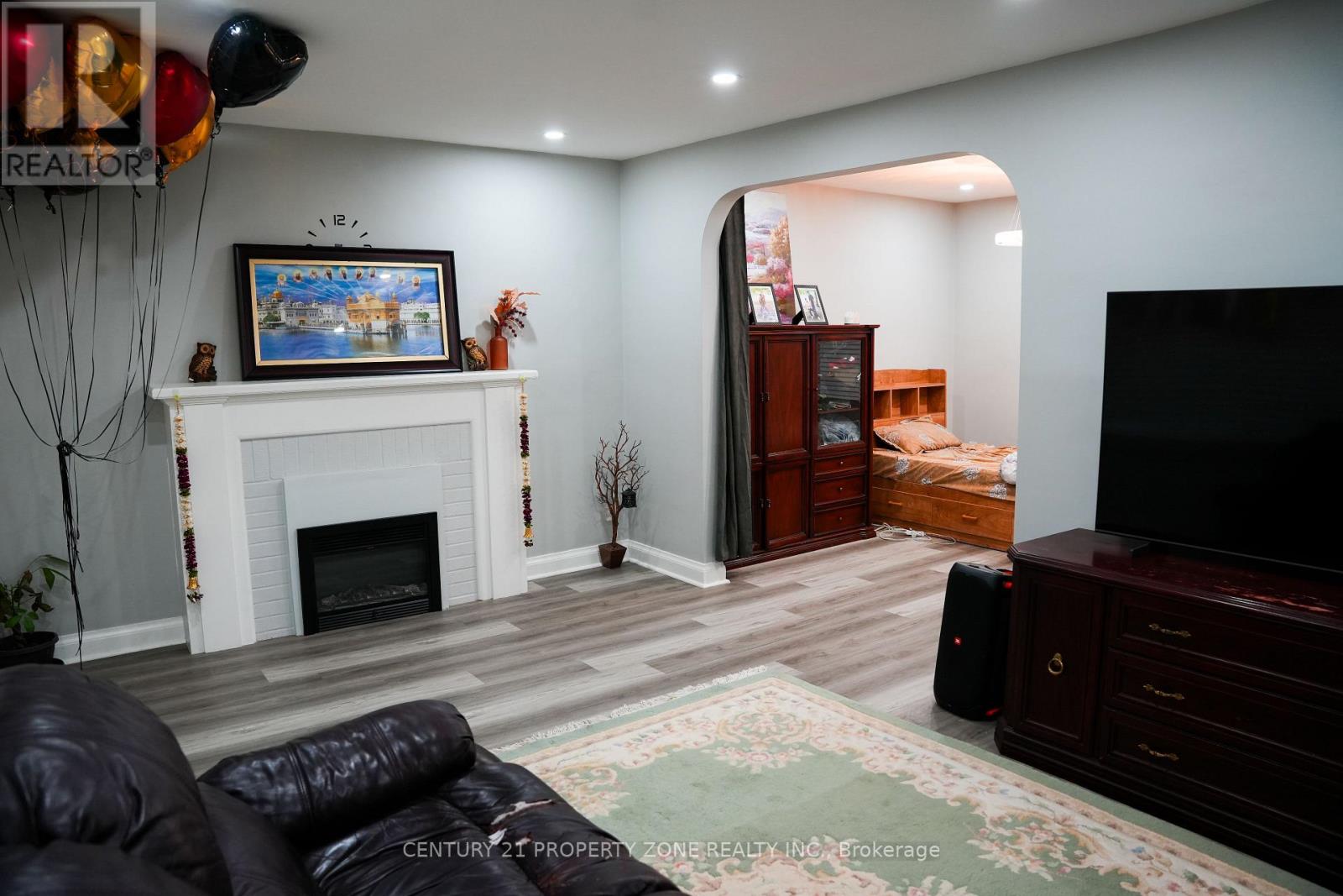 116 Elliot Street, Brampton, Ontario  L6Y 1W4 - Photo 5 - W12529774