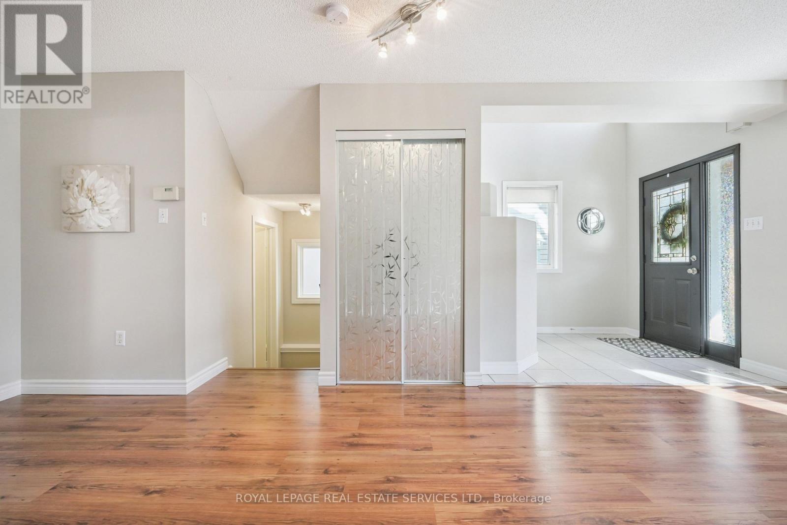 5025 Marjan Lane, Burlington, Ontario  L7L 6H9 - Photo 9 - W12562788