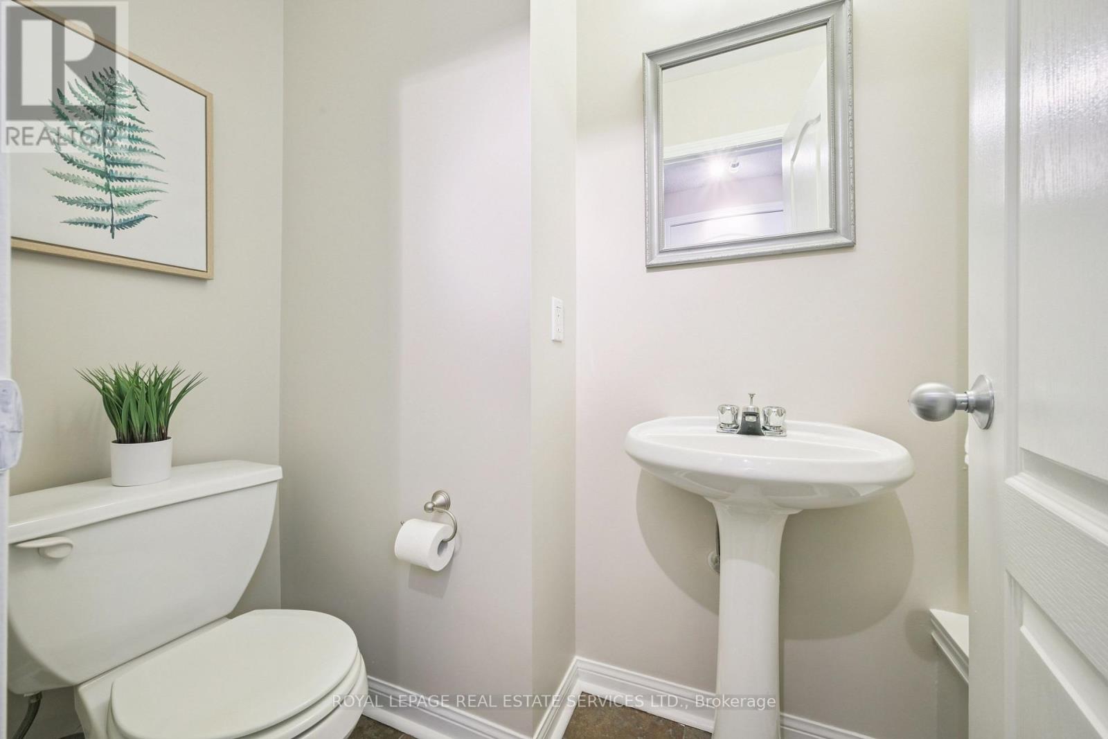 5025 Marjan Lane, Burlington, Ontario  L7L 6H9 - Photo 10 - W12562788