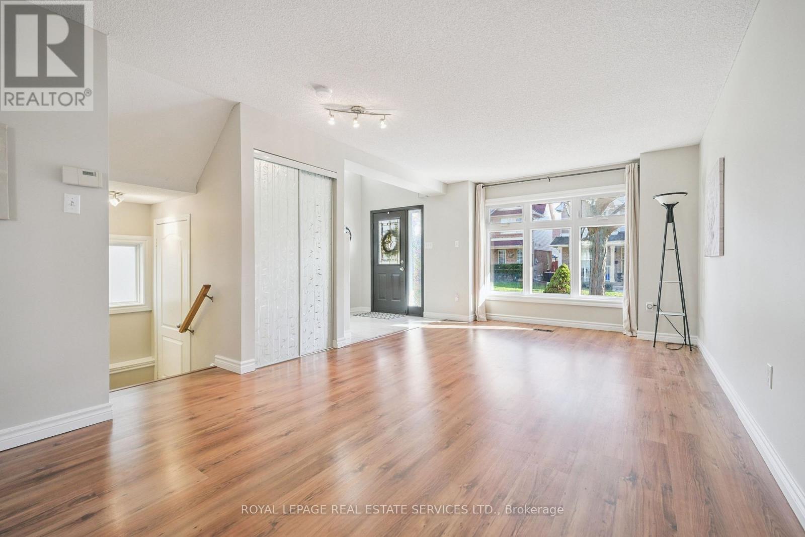 5025 Marjan Lane, Burlington, Ontario  L7L 6H9 - Photo 8 - W12562788