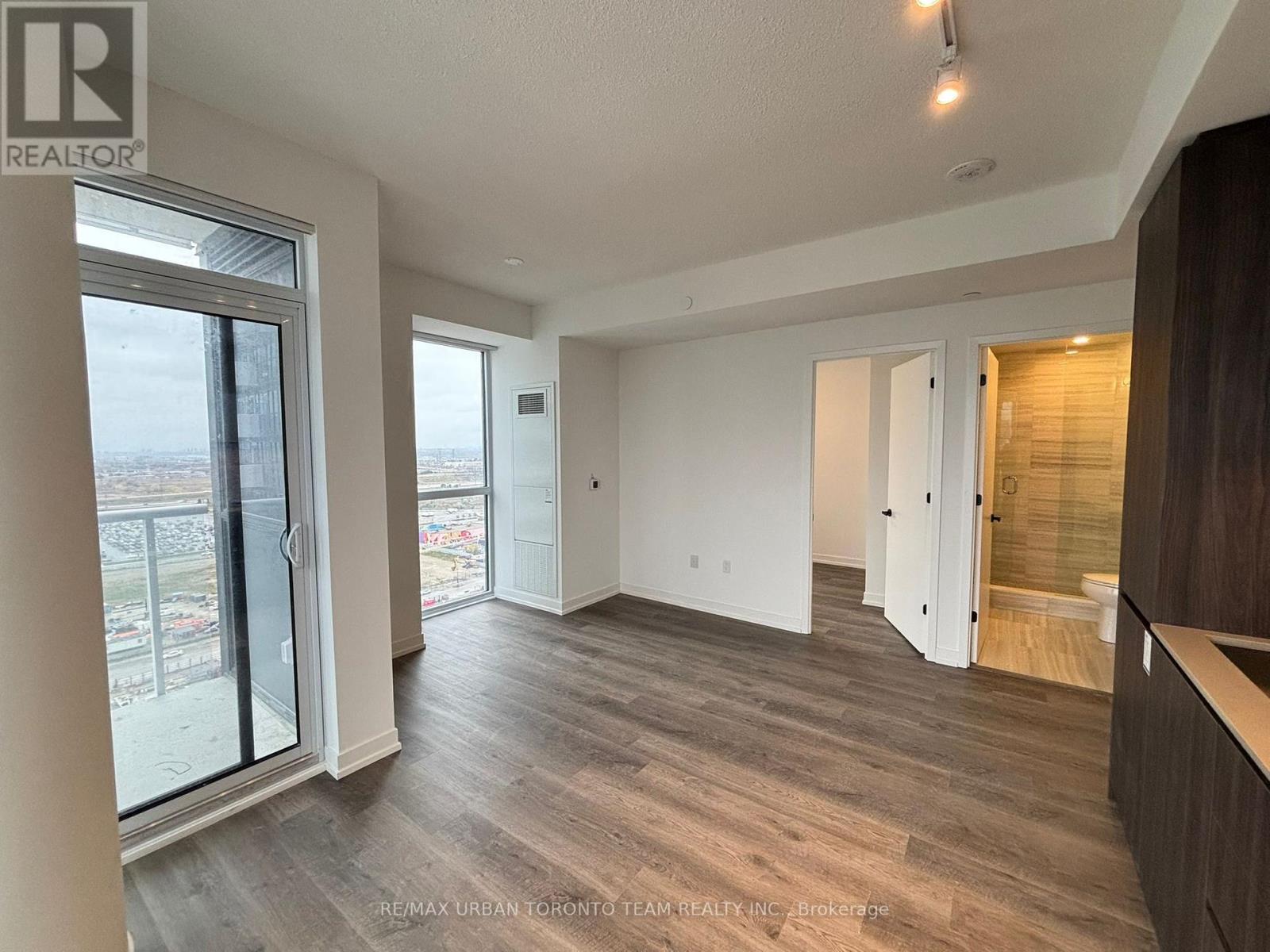 2309 - 8 Interchange Way, Vaughan, Ontario  L4K 5Z7 - Photo 2 - N12572342