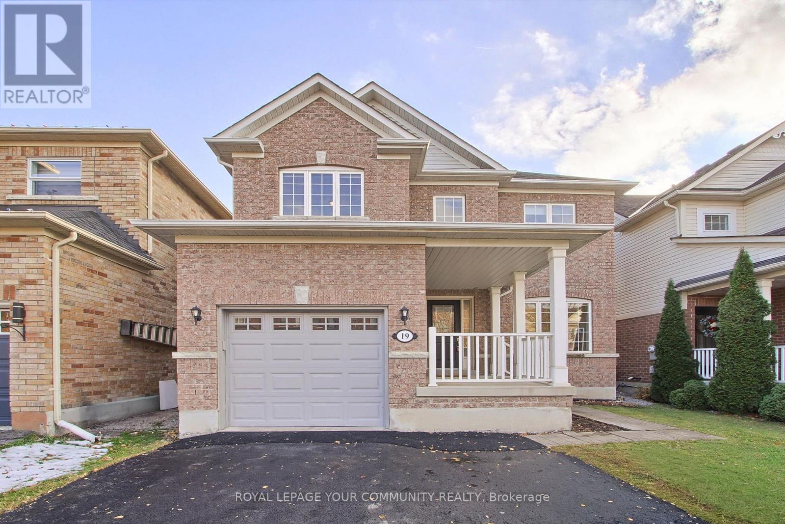 19 CHIPPINGWOOD MANOR, Aurora, Ontario