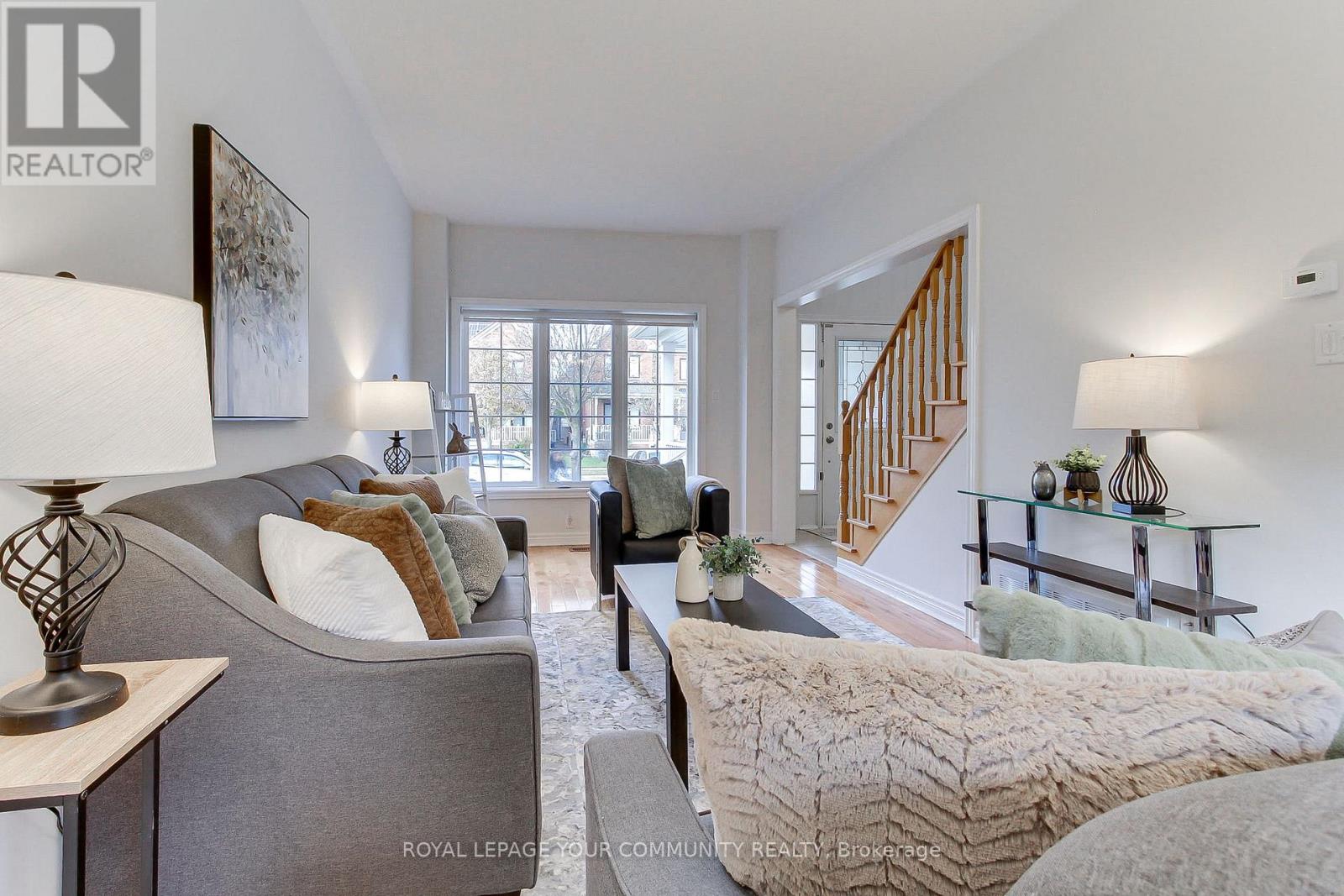 19 Chippingwood Manor, Aurora, Ontario  L4G 7R4 - Photo 12 - N12572382