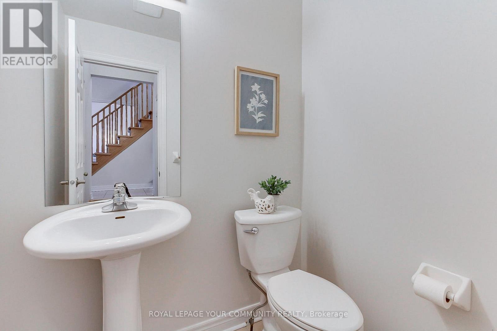 19 Chippingwood Manor, Aurora, Ontario  L4G 7R4 - Photo 14 - N12572382