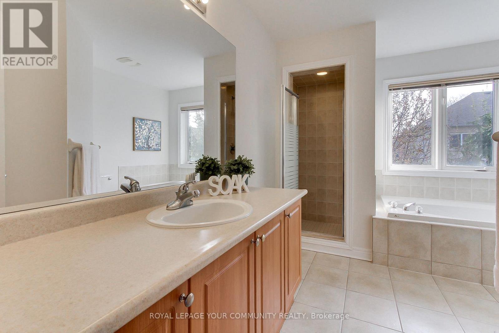 19 Chippingwood Manor, Aurora, Ontario  L4G 7R4 - Photo 19 - N12572382