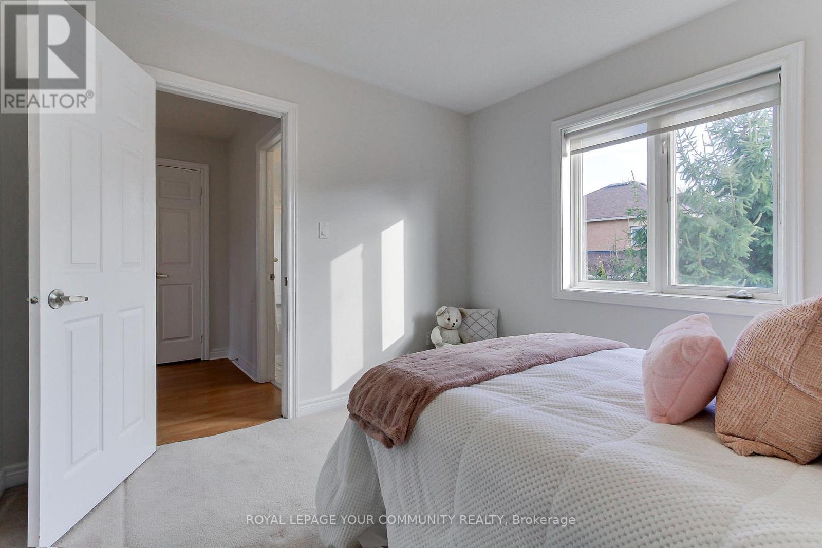 19 Chippingwood Manor, Aurora, Ontario  L4G 7R4 - Photo 22 - N12572382