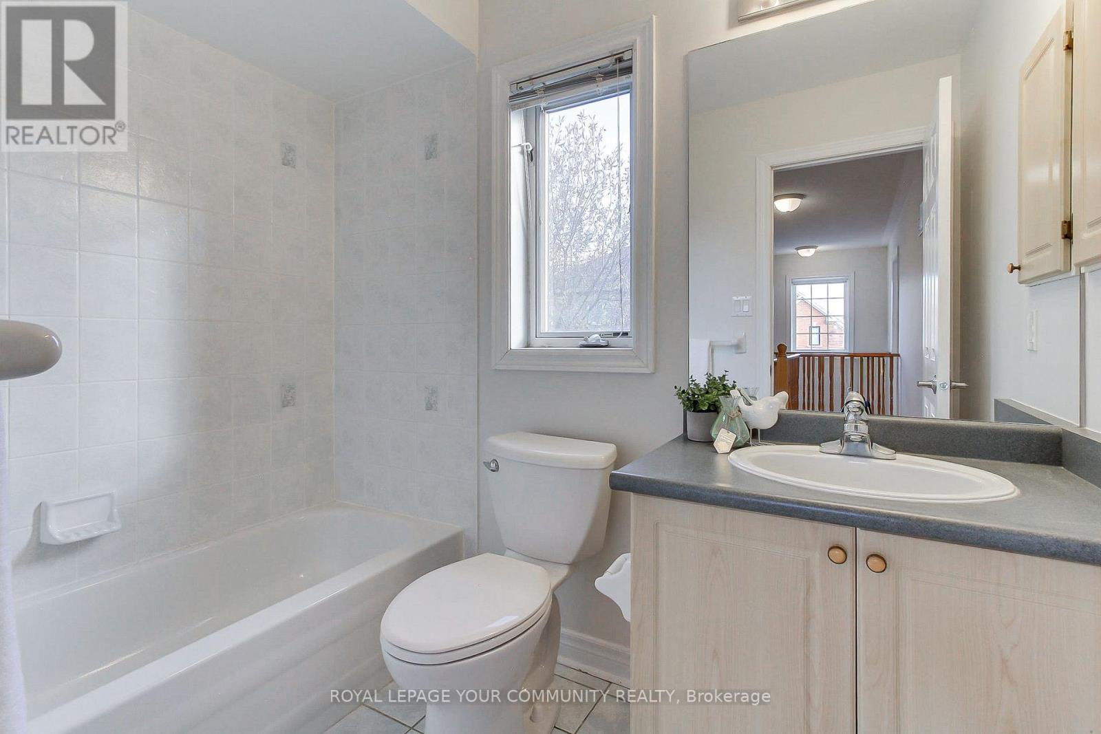 19 Chippingwood Manor, Aurora, Ontario  L4G 7R4 - Photo 23 - N12572382